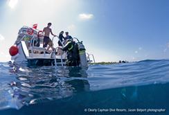 Cayman Islands Scuba Diving Holiday. Divers Return.