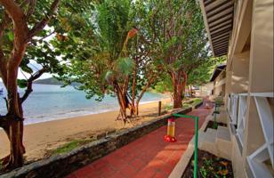 Blue Waters Inn - Beachfront View