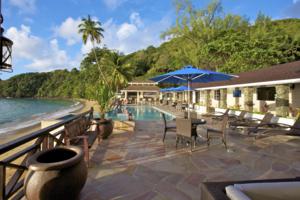 Blue Waters Inn - Pool Deck