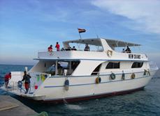 Shams Safaga Dive Centre - dive boat